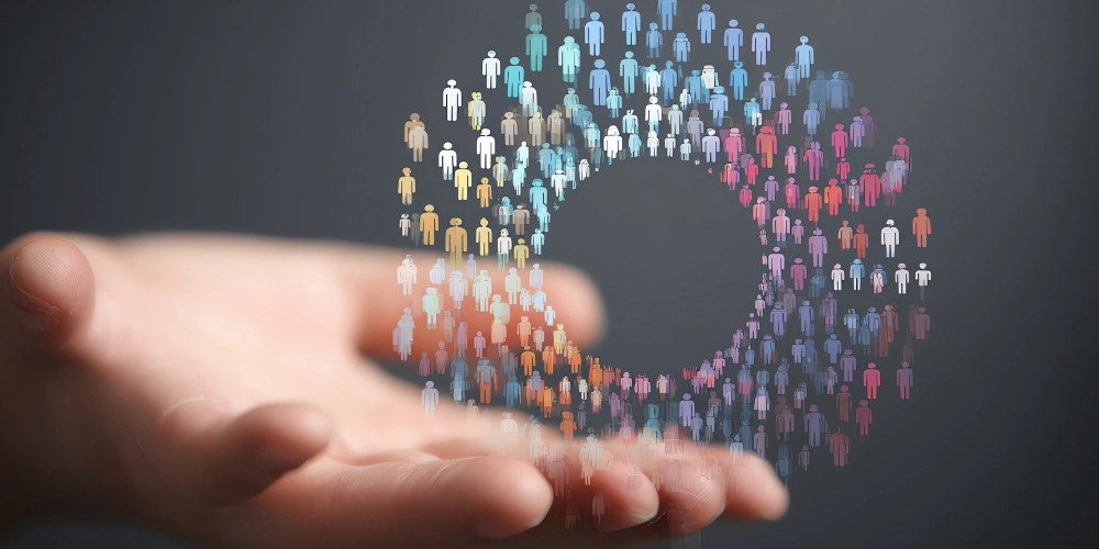 Avuç Içinde Renkli Insan Ikonlarından Oluşan Görsel